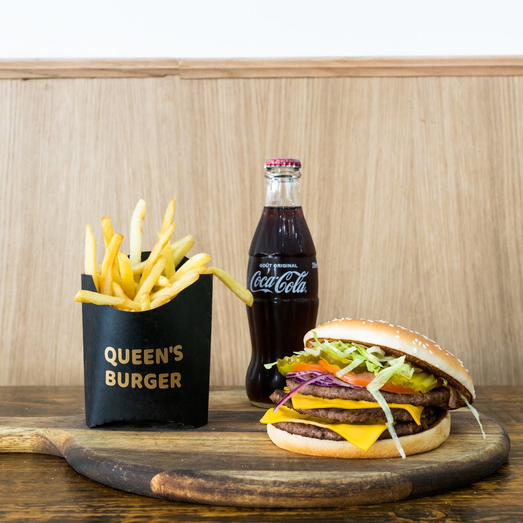 Queen's Burger 1